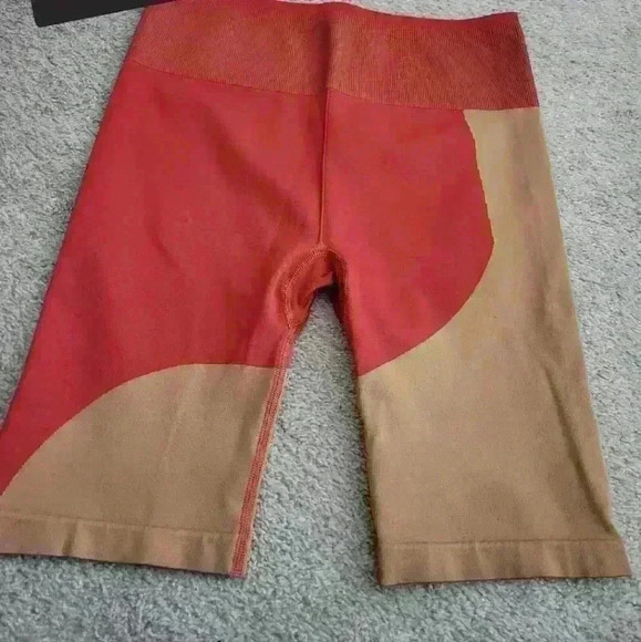 NWOT fabletics‎ shorts - Picture 1 of 1